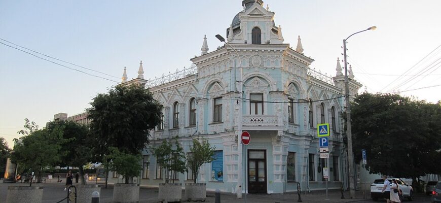 Исторический дом Шарданова на Красной улице в Краснодаре
