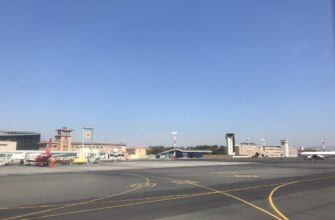 Пассажирский терминал аэропорта Звартноц в Армении