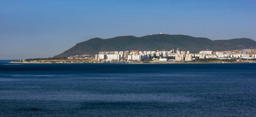 Жилые районы Новороссийска на берегу Цемесской бухты